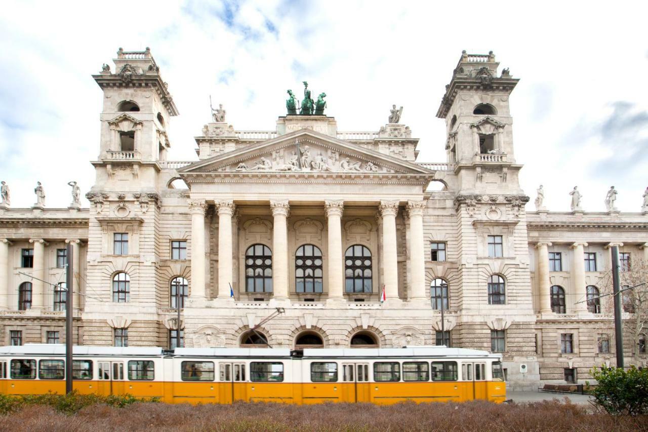 Atlanta Apartment Is In The Heart Of Budapesta Exterior foto